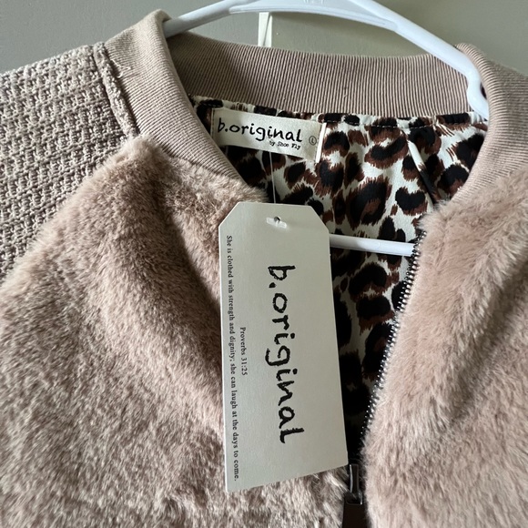 Boutique b.original faux fur waffle sleeve jacket. Large - Picture 3 of 3